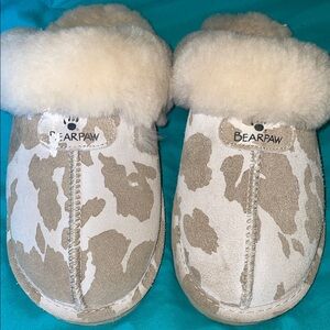 BearPaw Kids' Cozy Cream and Tan Slippers